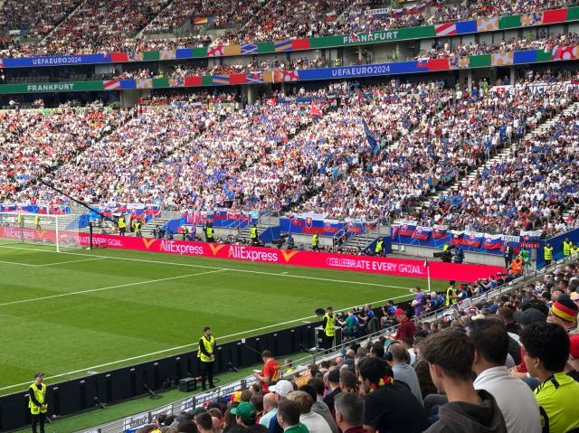 开云体育官网-【现场手记】斯洛伐克爆冷球迷狂欢 比利时仍有斗志