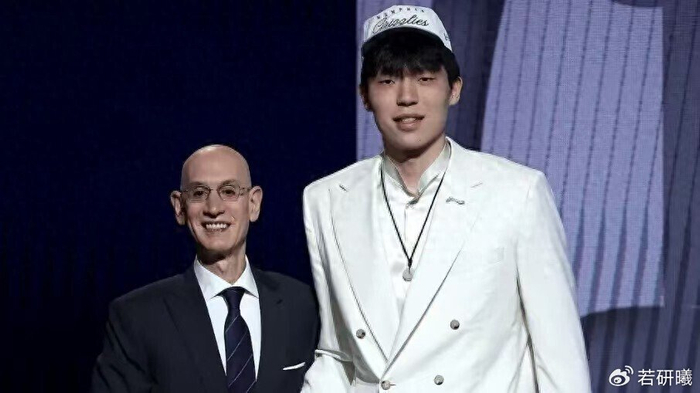 开云体育官网-杨瀚森年薪442万美元，实际到手有多少？说出来你可能不信|杨翰森|波特兰开拓者队|nba选秀|中国篮球|nba_新浪体育_新浪新闻