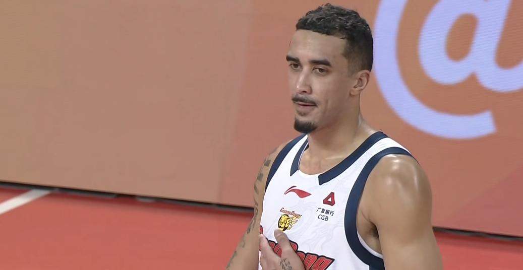 开云体育官网-21分胜吉林！奎因打爽了徐杰复活了，有2件事却让杜锋高兴不起来