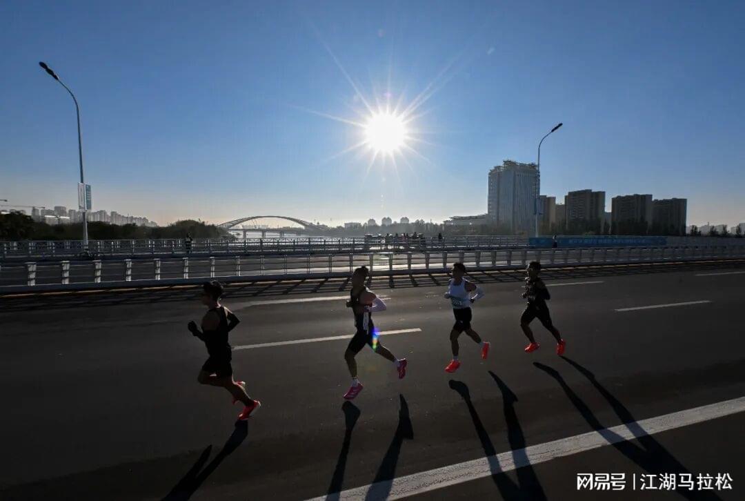 开云体育官网-年度巨献 | 过去一年，马拉松的那些江湖风云