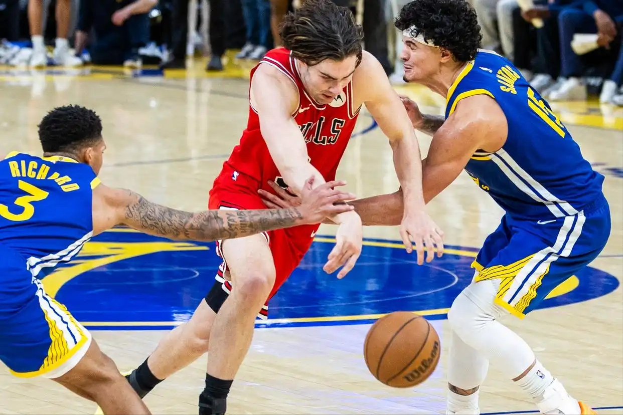 开云体育app在线下载-17+18！勇士输球仍有收获，替补小钢炮爆惊喜，3特质扮演乱战高手