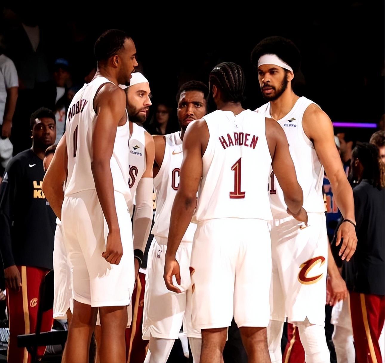 开云体育app-4-3神奇晋级,0-4惨败出局!NBA最大的伪强队,四巨头要解体了